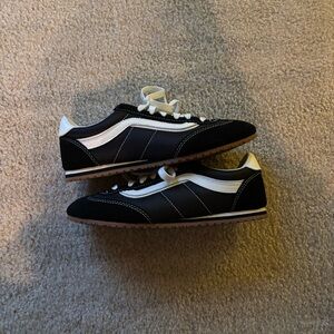 Vans Black and White Women's Sneakers Low Pro